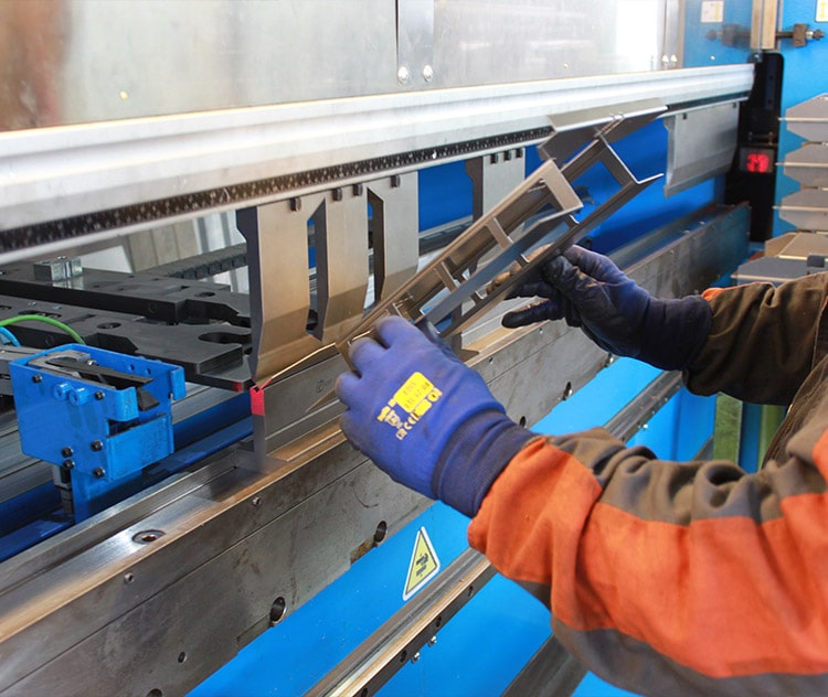 Sheet metal processing: laser-cutting, punching, bending, MIG / MAG / TIG welding and reel sifting